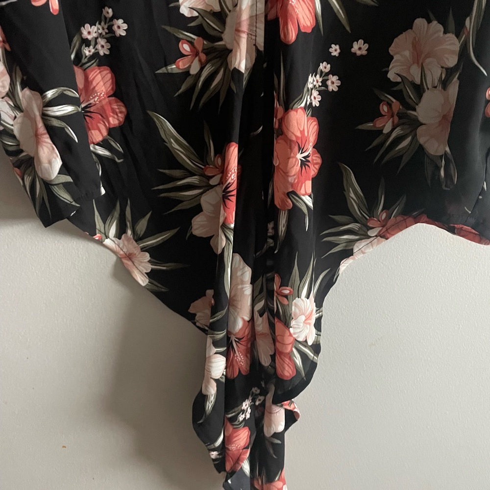 Streetwear Society Black and Pink Floral Blouse - Picture 5 of 5